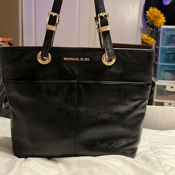 Michael Kors Handbags - Michael Kors Bedford Shoulder Tote Handbag Purse With four outer pockets